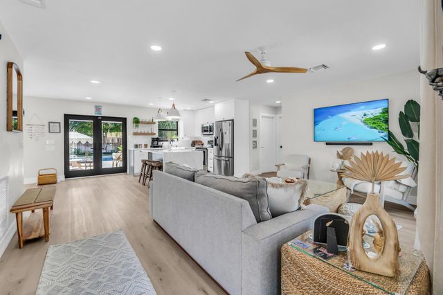 300 SE 8th Avenue, Deerfield Beach, FL 33441