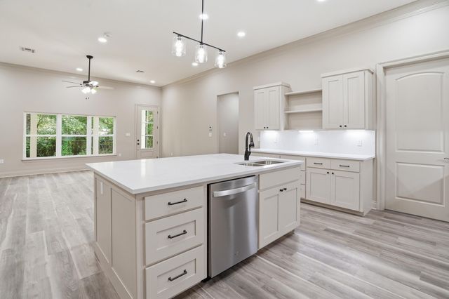 910 Chase, Deridder, LA 70634