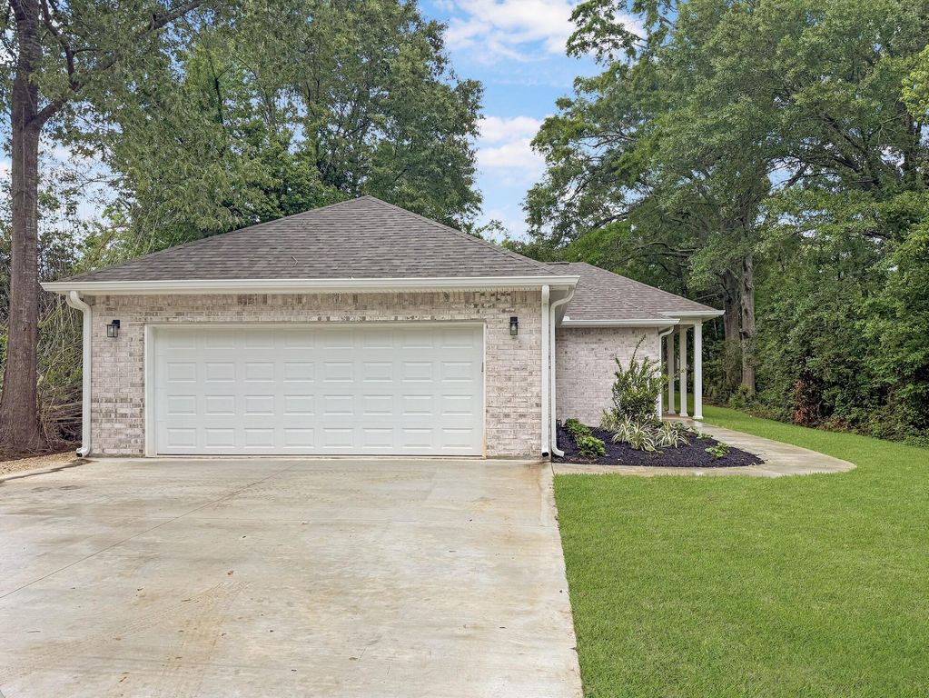 910 Chase, Deridder, LA 70634