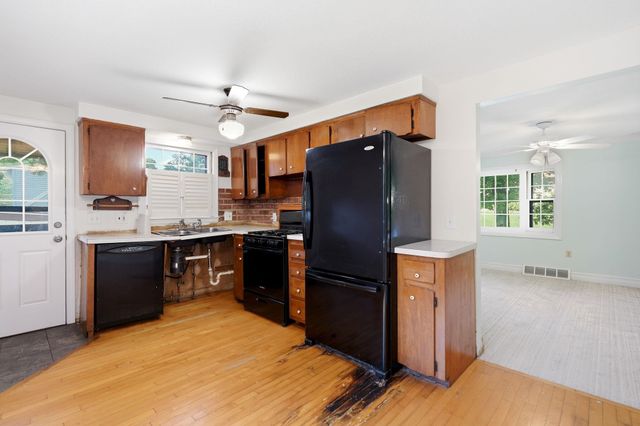 98 Conant Road, Nashua, NH 03062