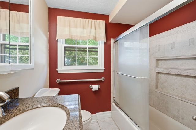 98 Conant Road, Nashua, NH 03062