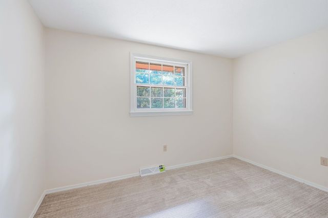 98 Conant Road, Nashua, NH 03062