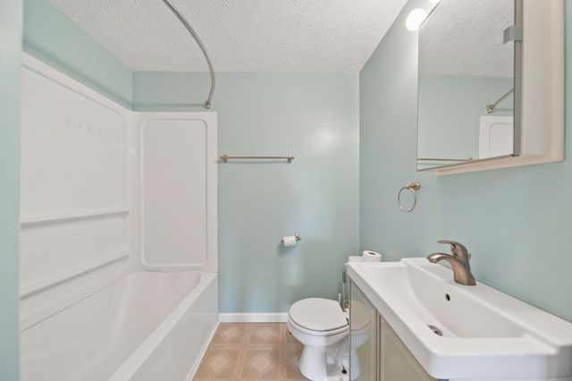 209 North Drive, Brooklyn, MI 49230