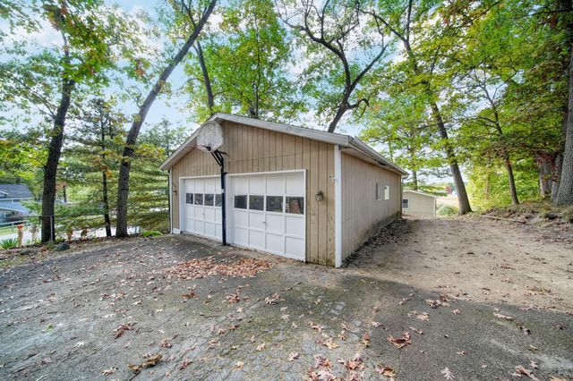 209 North Drive, Brooklyn, MI 49230