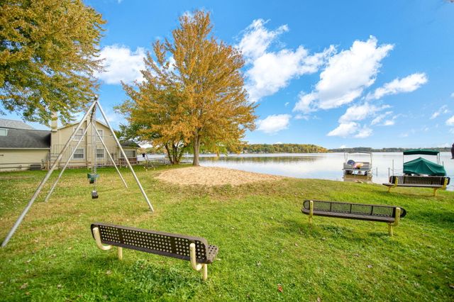 209 North Drive, Brooklyn, MI 49230