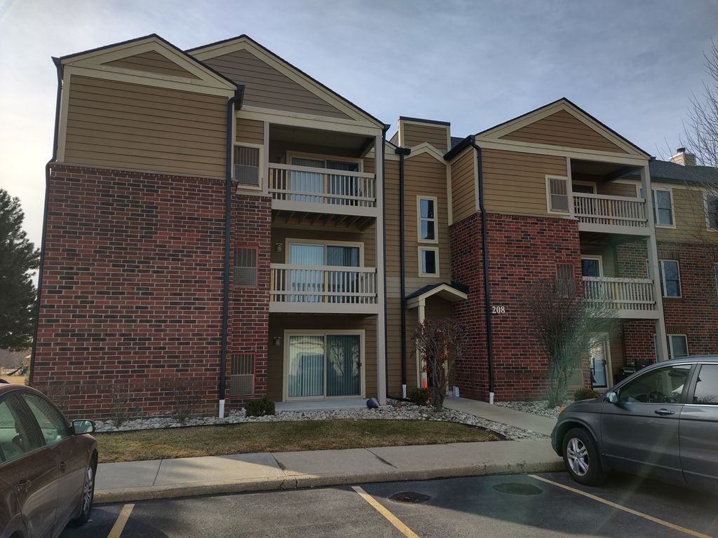 208 Glengarry Drive 304, Bloomingdale, IL 60108