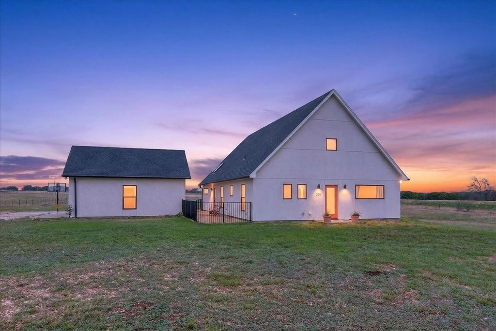 204 Compton Road, Crawford, TX 76638