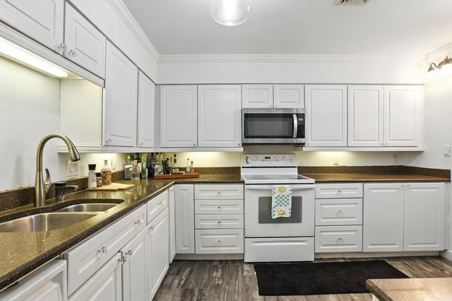 1 Treetops Ln Apt 803, Little Rock, AR 72202