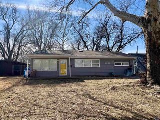1525 SW 24th ST, Topeka, KS 66611