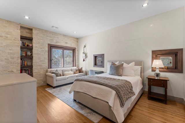 5651 Doliver Drive, Houston, TX 77056