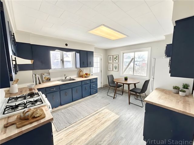 874 Vankirk St, Castle Shannon, PA 15025