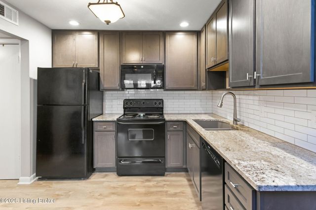 1935 Gardiner Ln j136, Louisville, KY 40205