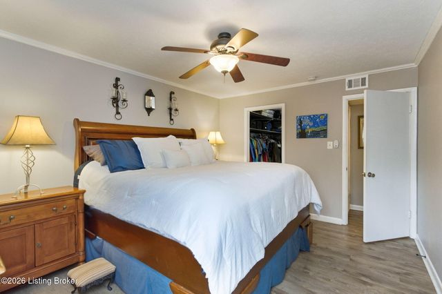 1935 Gardiner Ln j136, Louisville, KY 40205