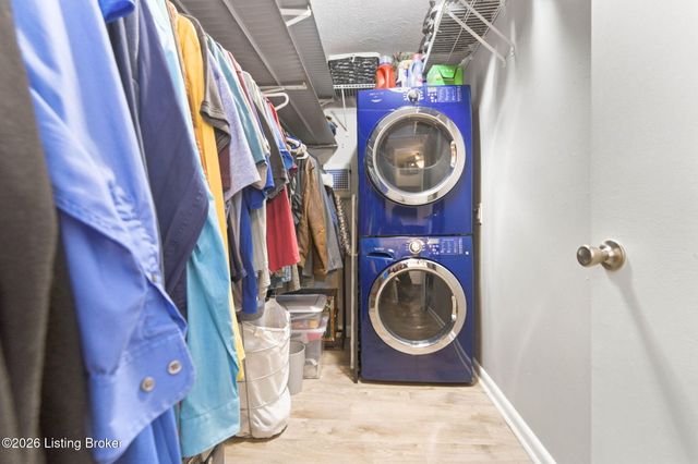 1935 Gardiner Ln j136, Louisville, KY 40205