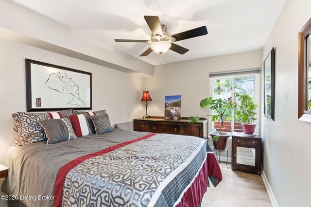 1935 Gardiner Ln j136, Louisville, KY 40205