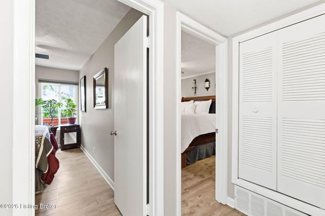 1935 Gardiner Ln j136, Louisville, KY 40205