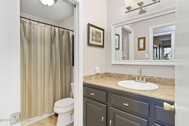 1935 Gardiner Ln j136, Louisville, KY 40205