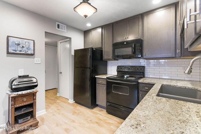 1935 Gardiner Ln j136, Louisville, KY 40205