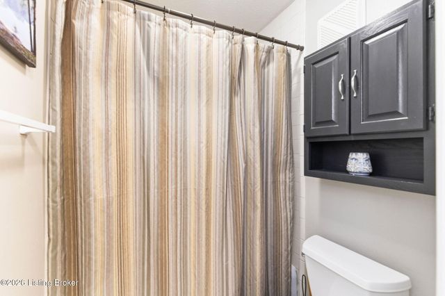 1935 Gardiner Ln j136, Louisville, KY 40205