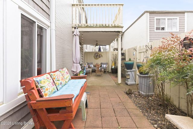 1935 Gardiner Ln j136, Louisville, KY 40205