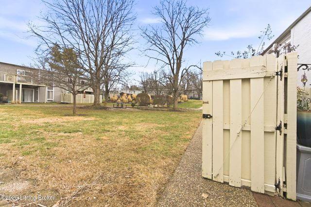 1935 Gardiner Ln j136, Louisville, KY 40205