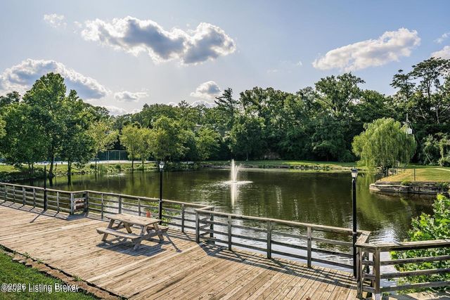 1935 Gardiner Ln j136, Louisville, KY 40205