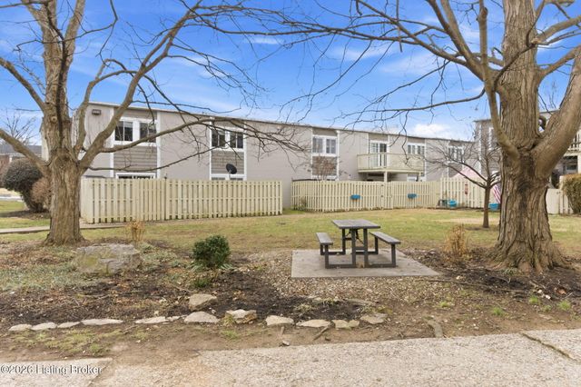 1935 Gardiner Ln j136, Louisville, KY 40205