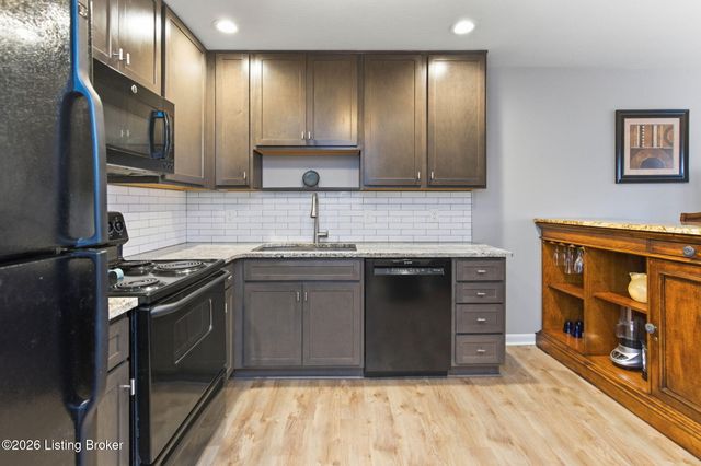 1935 Gardiner Ln j136, Louisville, KY 40205