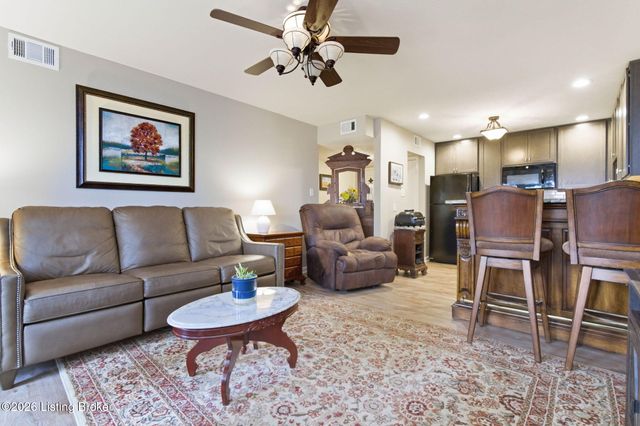 1935 Gardiner Ln j136, Louisville, KY 40205