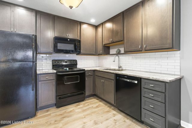 1935 Gardiner Ln j136, Louisville, KY 40205