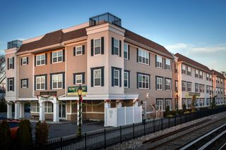 40 Elizabeth Street N104, Farmingdale, NY 11735