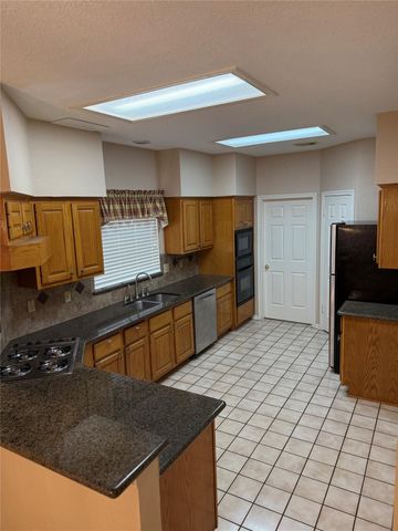 973 Southern Pass Court, Houston, TX 77062