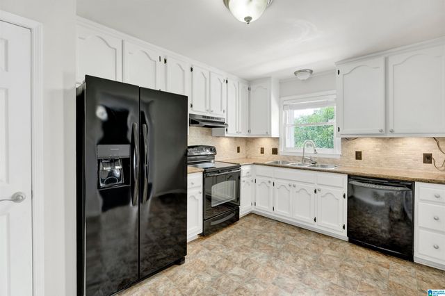5426 WHISPER WOOD CIRCLE, Hoover, AL 35226