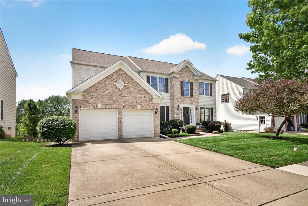 Image 2 of property listing at 6322 MEANDERING WOODS CT, Frederick, MD 21701