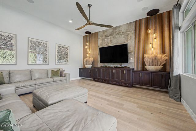 9237 W PARKSIDE Lane, Peoria, AZ 85383