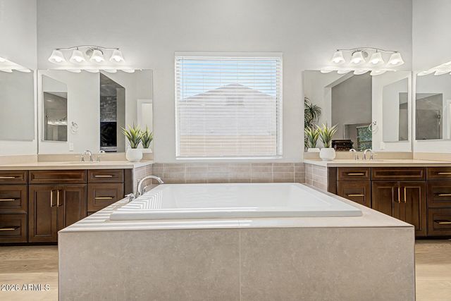 9237 W PARKSIDE Lane, Peoria, AZ 85383