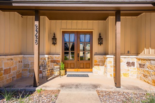 2928 Dry Hollow Drive, Kerrville, TX 78028