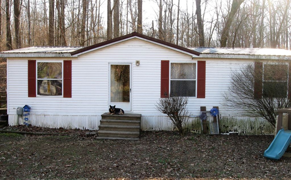 339 Bassett Boulevard, Elizabethtown, IL 62931