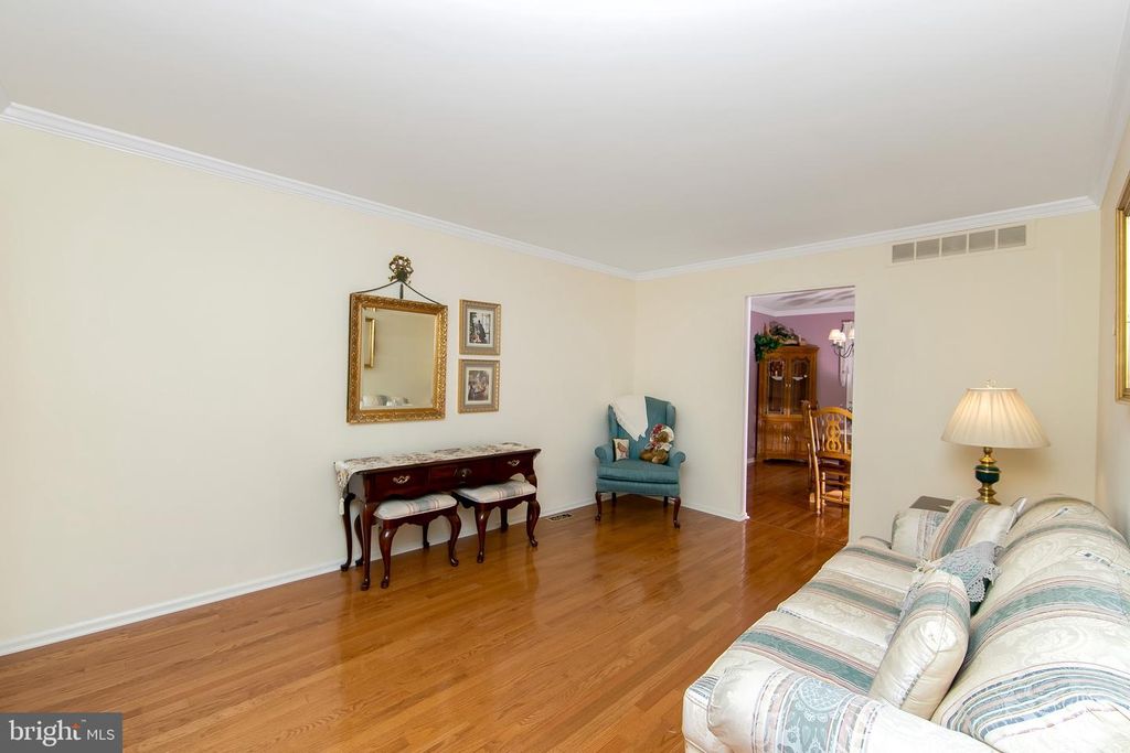 18 PRESIDENTIAL DR, Berlin, NJ 08009
