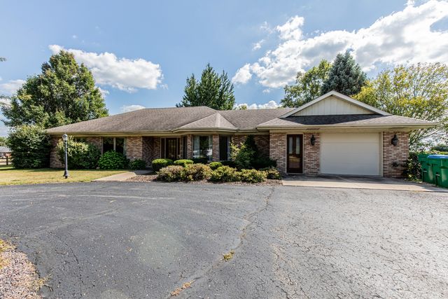 154 E US 34 Highway, Mendota, IL 61342