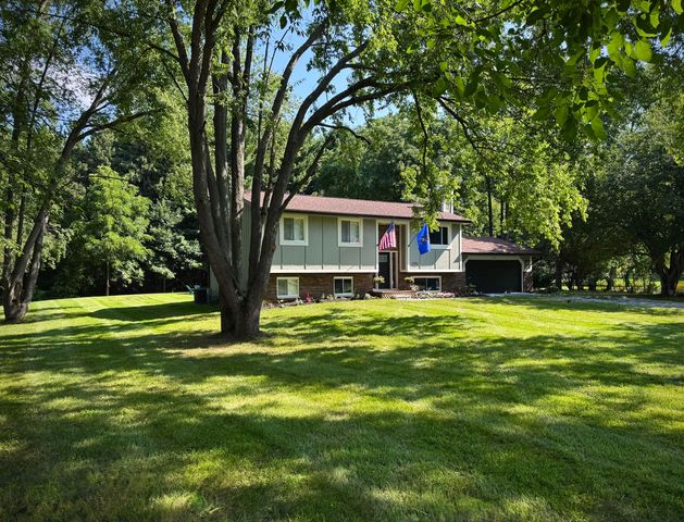 8739 Coyle Drive, Pinckney, MI 48169