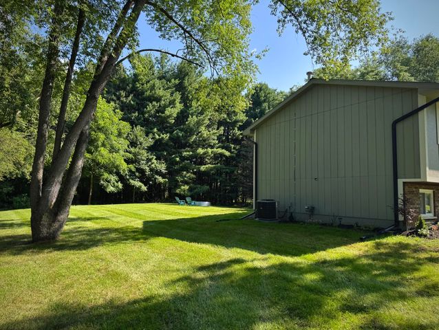 8739 Coyle Drive, Pinckney, MI 48169