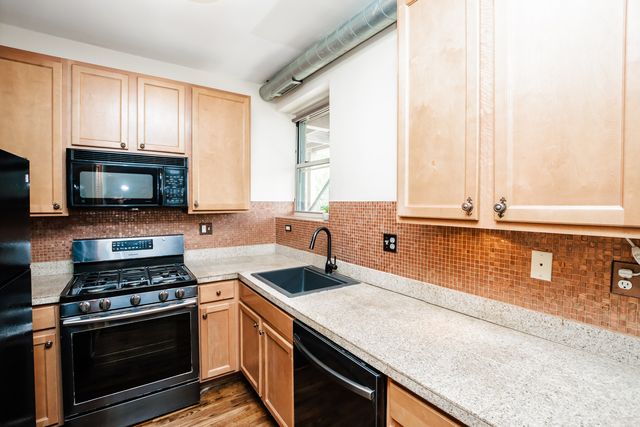 1223 W Greenleaf Avenue 1N, Chicago, IL 60626