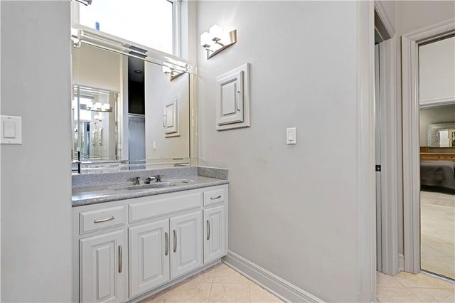 4989 W 150th Place, Leawood, KS 66224