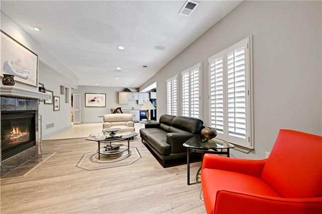 4989 W 150th Place, Leawood, KS 66224