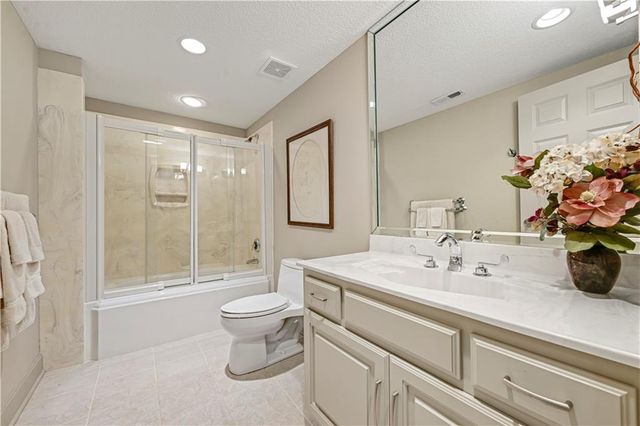 4989 W 150th Place, Leawood, KS 66224