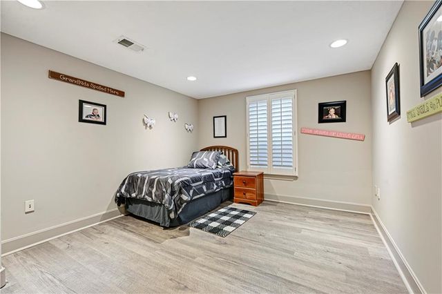 4989 W 150th Place, Leawood, KS 66224