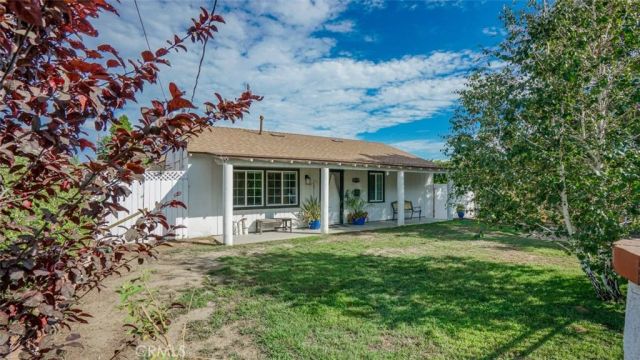 15370 Kadota, Sylmar, CA 91342