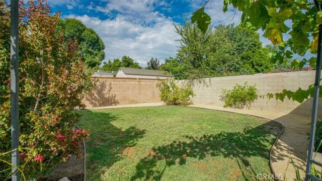 15370 Kadota, Sylmar, CA 91342