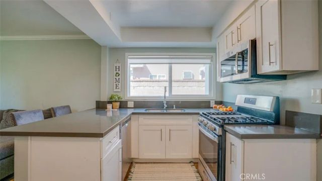 15370 Kadota, Sylmar, CA 91342